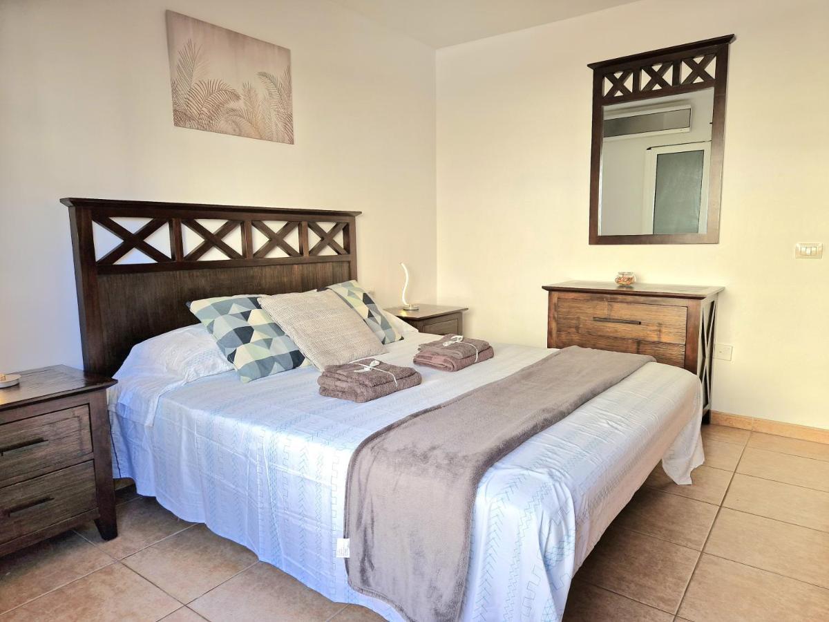 Villa Spacious Chalet Next To The Sea - Airport à San Isidro  Extérieur photo